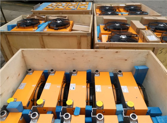 風(fēng)冷散熱器打包發(fā)貨