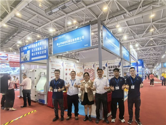 睿佳冷卻器展會(huì)合照