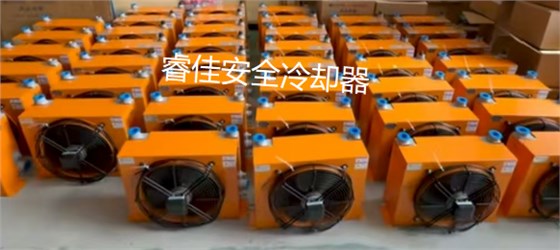 風(fēng)冷換熱器打包發(fā)貨