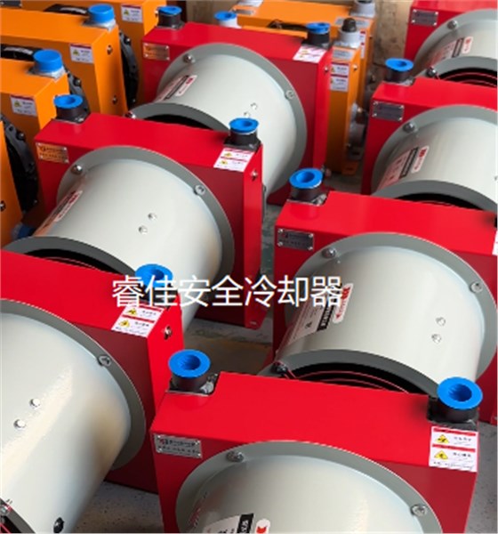 防爆風(fēng)冷散熱器打包發(fā)貨 防爆風(fēng)冷散熱器打包發(fā)貨