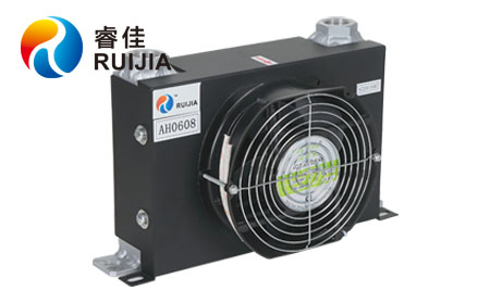 選購<font color='red'>風(fēng)冷式油冷卻器</font>看睿佳，懂您的廠家！