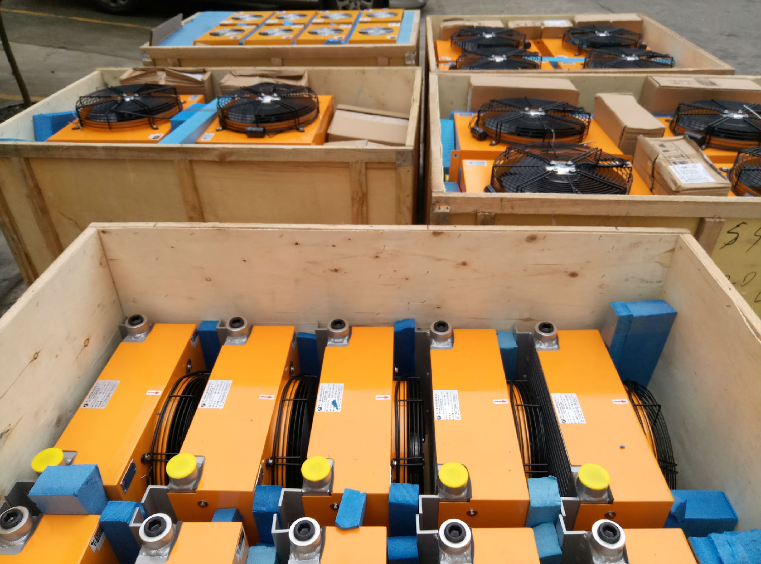 液壓散熱器打包發(fā)貨 液壓散熱器打包發(fā)貨