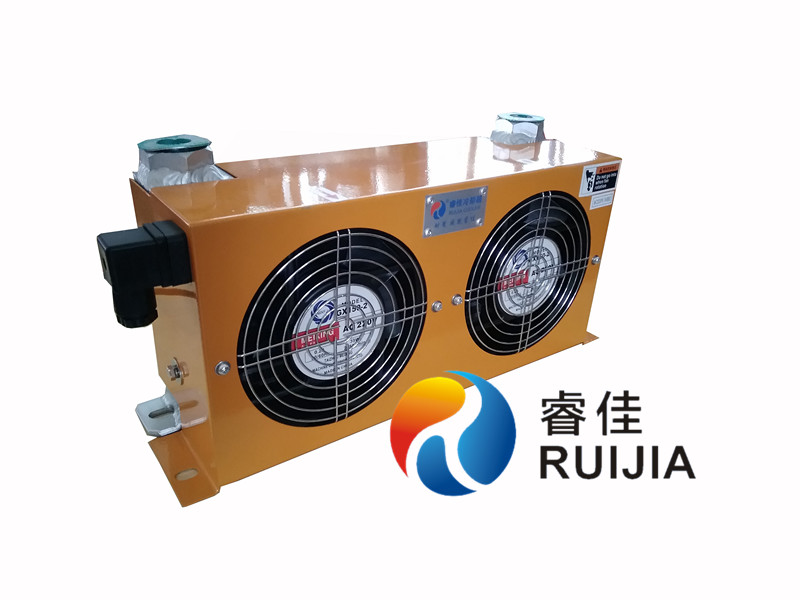 【山東】<font color='red'>雙風(fēng)扇液壓系統(tǒng)油冷卻器</font>AH0608L