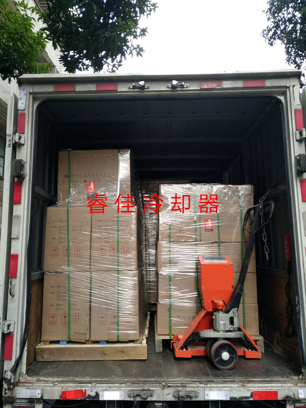 寒風之中，睿佳<font color='red'>風冷散熱器</font>發(fā)貨忙