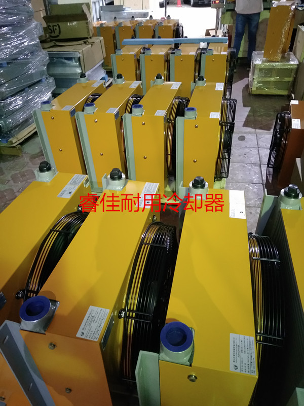 風(fēng)冷式冷卻器打包發(fā)貨 風(fēng)冷式冷卻器打包發(fā)貨