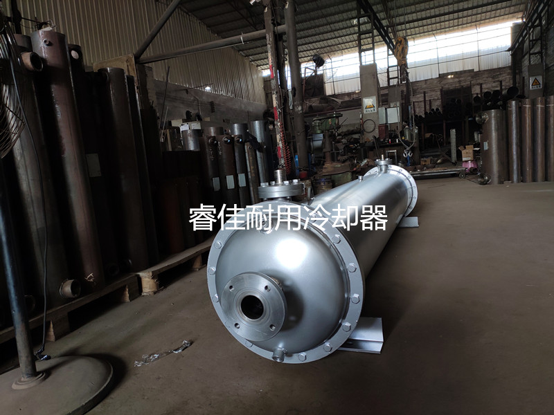 睿佳16寸全不銹鋼管殼式水冷卻器.jpg 睿佳16寸全不銹鋼管殼式水冷卻器.jpg