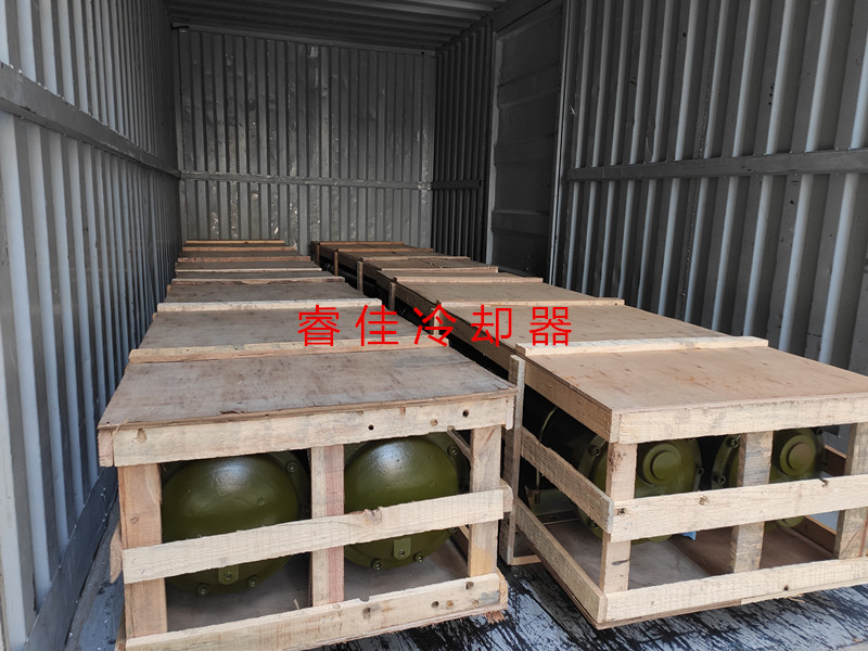 8寸管殼式換熱器送貨上門.jpg 8寸管殼式換熱器送貨上門.jpg