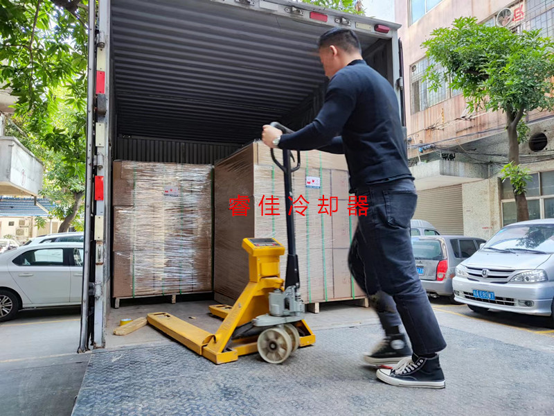 液壓機(jī)械廠配套，<font color='red'>風(fēng)冷卻器</font>RJ-355發(fā)貨