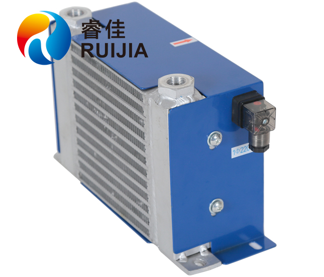 【游樂場】兒童專用<font color='red'>挖掘機散熱器</font> 怎能少得了睿佳機械