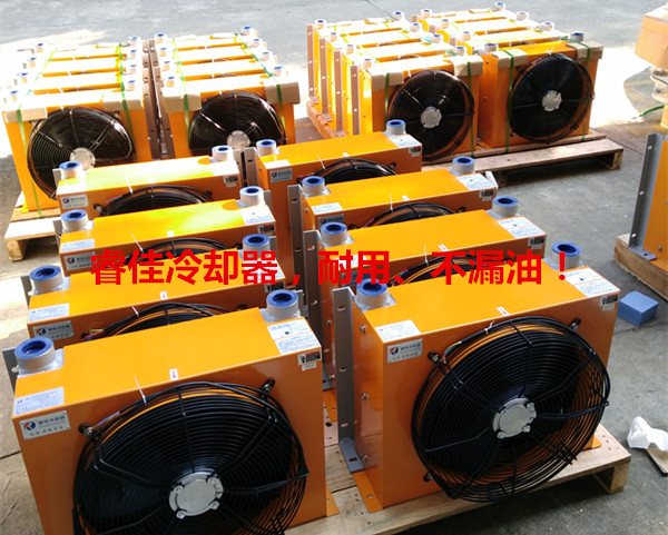 【山西】挖機(jī)加裝<font color='red'>風(fēng)冷式液壓油散熱器</font>